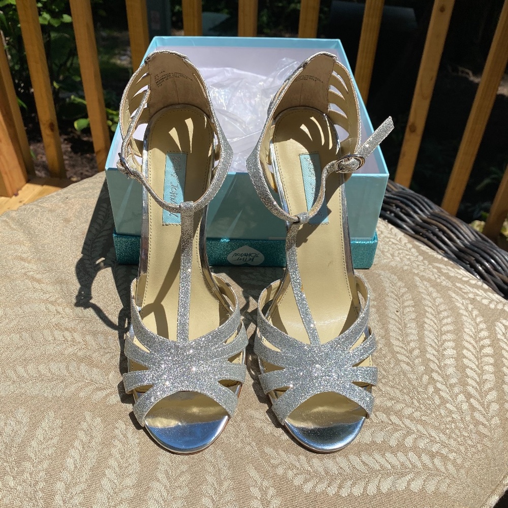 Blue by Betsey Johnson SB-Tee Dress Pump Size 9.5